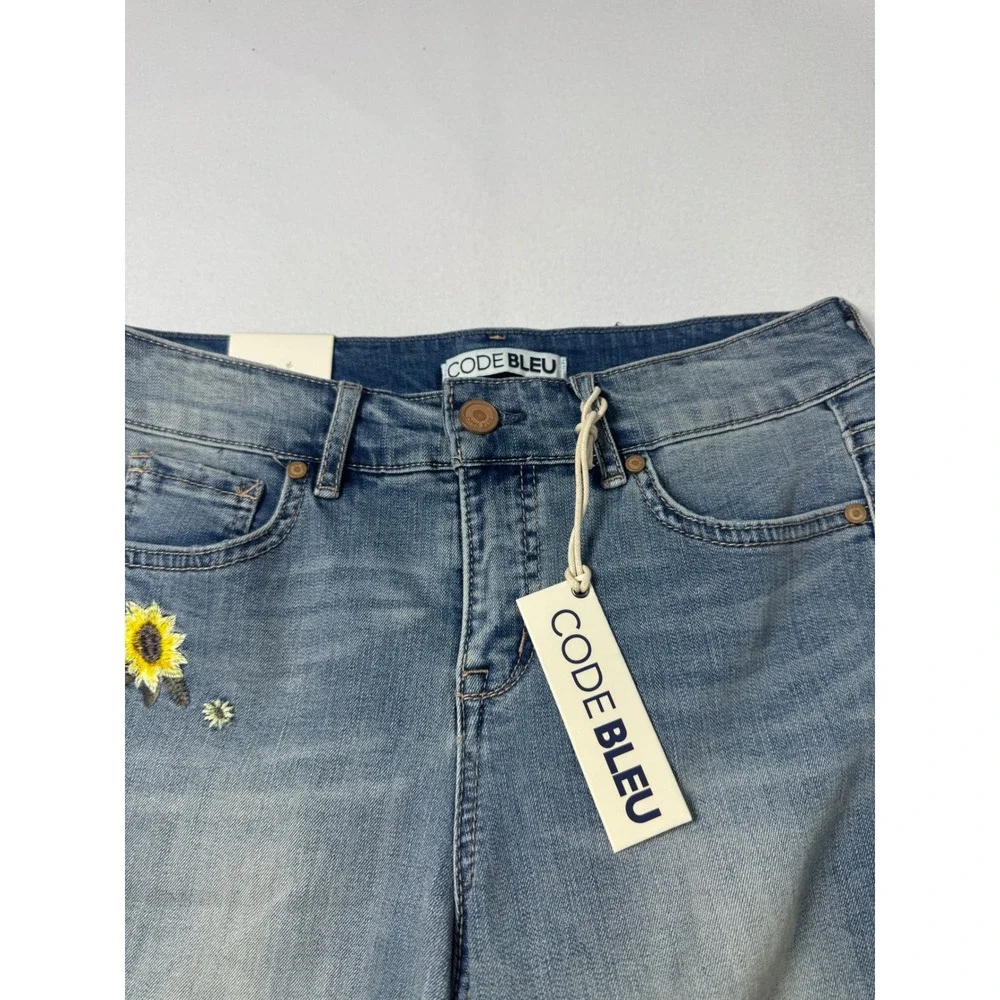 Cottagecore Code Bleu Womens 6 Chelsea Bermuda Shorts Blue Sunflower Embroidered